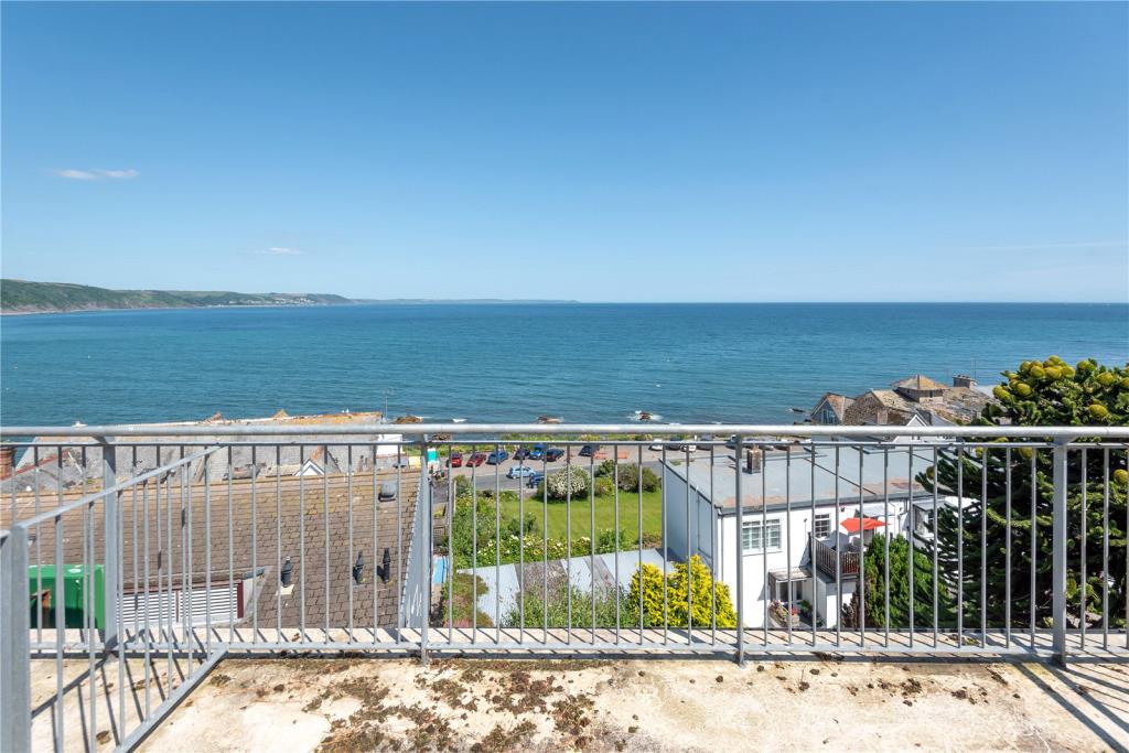 Lot: 80 - FORMER HOTEL WITH EXTENSIVE SEA VIEWS AND PLANNING FOR CONVERSION INTO FOUR HOUSES - View from second floor balcony